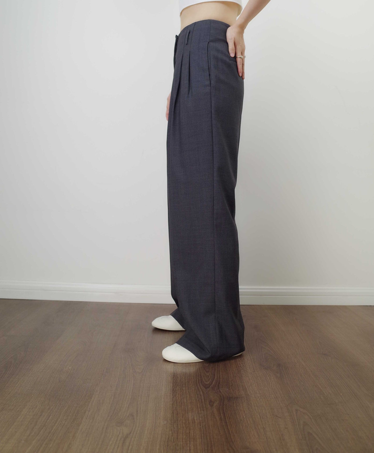 LIV WOOL BLEND TUCK STRAIGHT PANTS