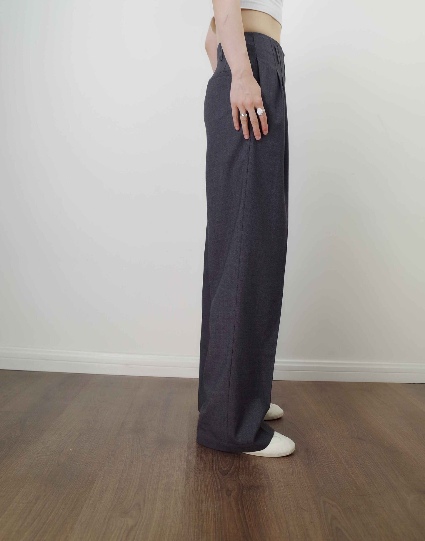 LIV WOOL BLEND TUCK STRAIGHT PANTS