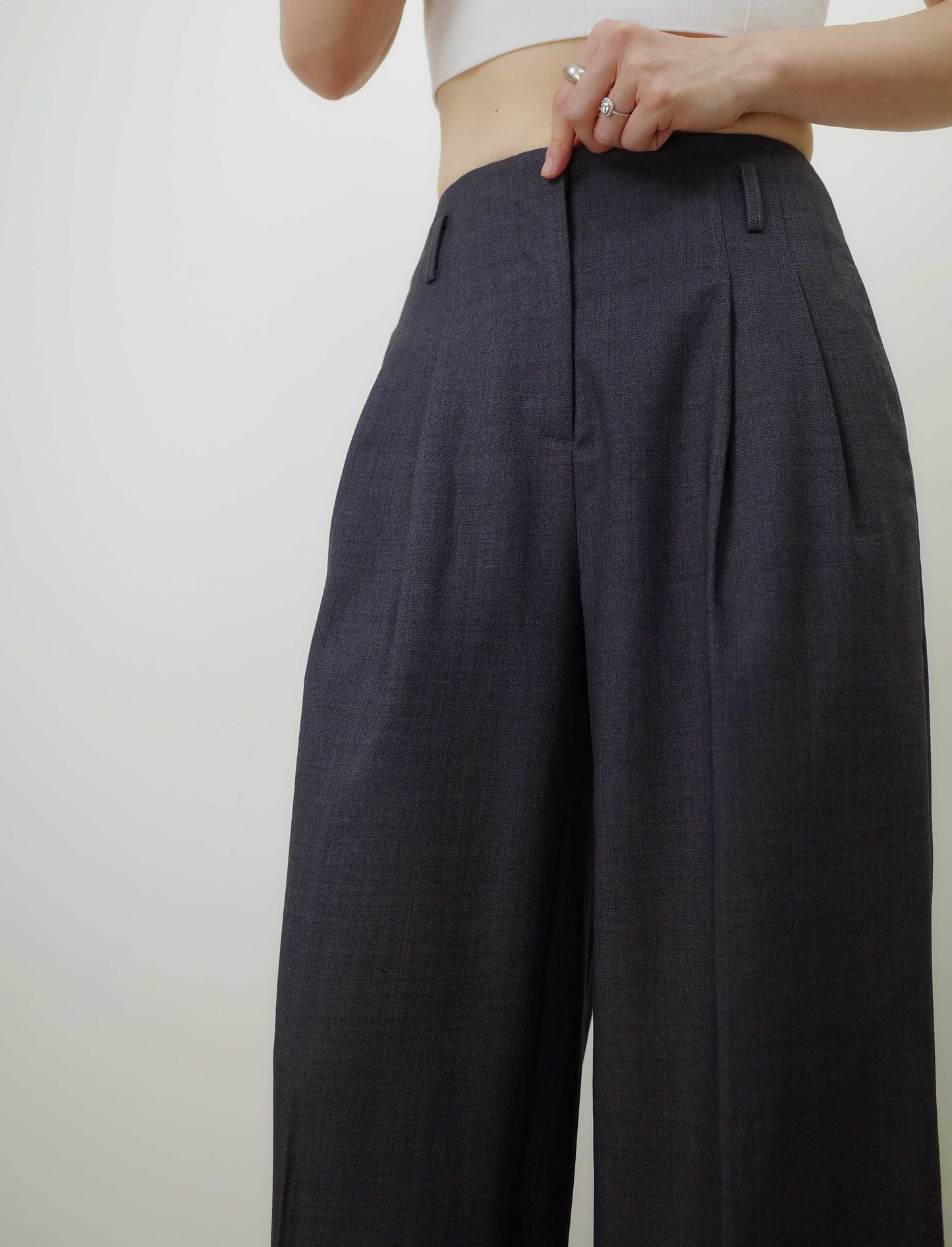 LIV WOOL BLEND TUCK STRAIGHT PANTS